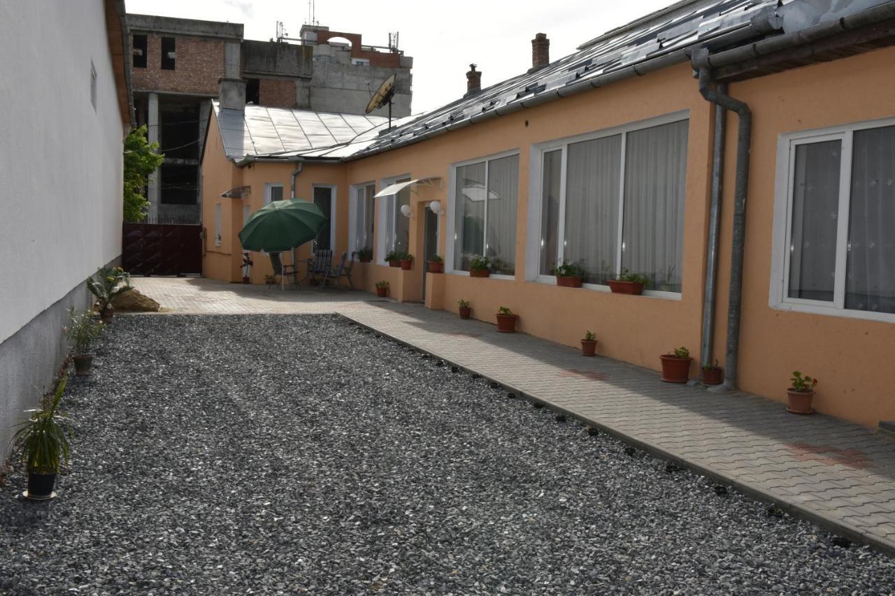 Violet House Apartment Турда Екстериор снимка